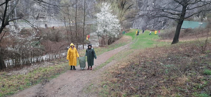 Служители на РИОСВ и Регионална лаборатория – Враца към ИАОС отбелязаха Световния ден на водата с почистване на река Лева