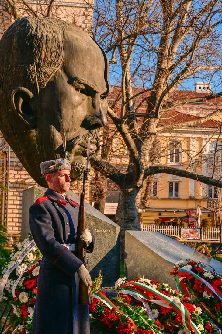 Иван Василев, зам.-кметът на София, почете 170-ата годишнина от рождението на Стефан Стамболов