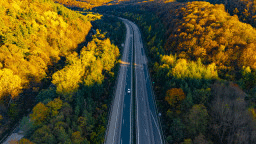 До 19 ноември за премахване на крайпътна растителност ще се променя организацията на движение между 8-и и 21-и км на АМ „Хемус“