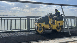 Монтиран е реставрираният парапет в затворения за основен ремонт 320-метров участък на Дунав мост при Русе