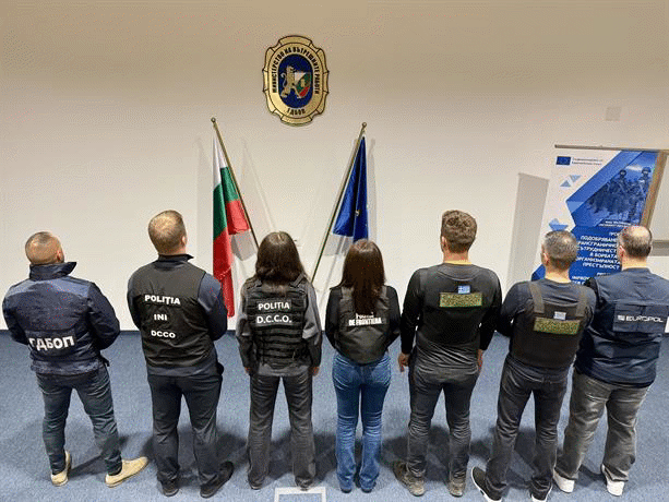 ГДБОП неутрализира престъпна група за трафик на мигранти през България