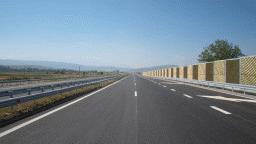 През следващата седмица за ремонт на фуги временно ще се променя организацията на движение в участъци от АМ „Струма“ в област Кюстендил. Шофирайте внимателно!