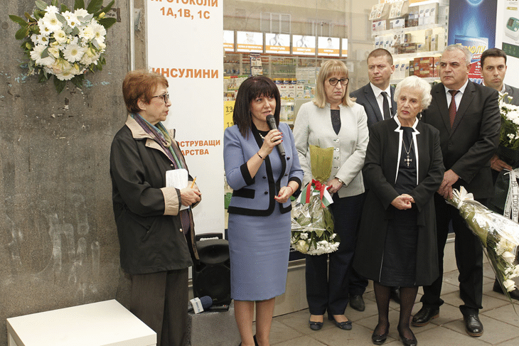 Председателят на Народното събрание Цвета Караянчева присъства на церемонията по откриването на паметна плоча на Йордан Соколов