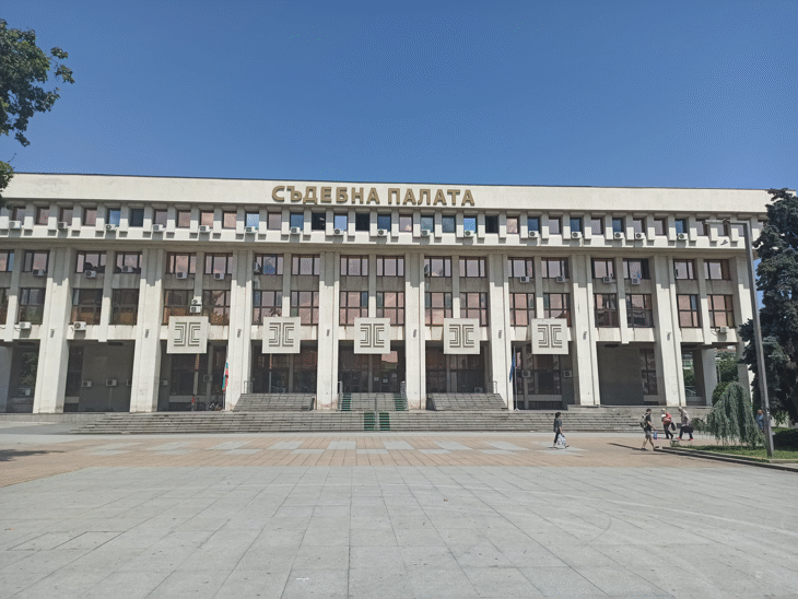 По искане на Окръжна прокуратура-Бургас бе взета мярка за неотклонение „задържане под стража“ спрямо И.К., обвинен в опит за убийство на момиче, останал недовършен поради независещи от дееца причини