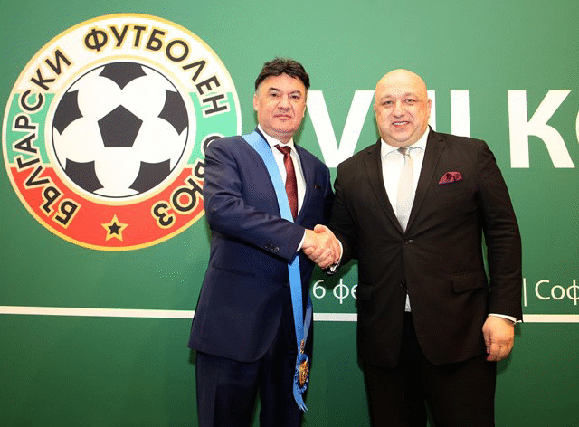 Министър Кралев удостои с почетен знак „Венец на победителя“ Борислав Михайлов