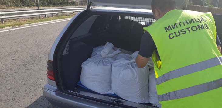 115 кг тютюн задържаха инспектори от Митница Русе при проверка на лек автомобил
