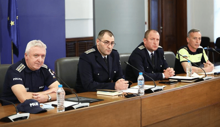 Екипи на Охранителна и Пътна полиция следят стриктно спазването на противоепидемичните мерки