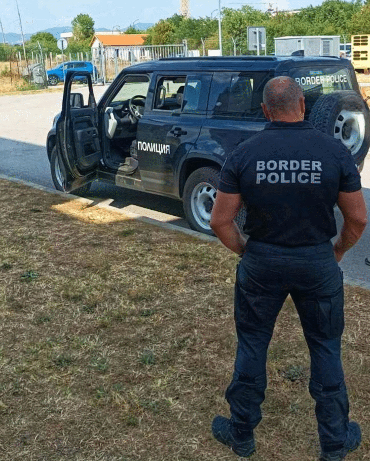 Гранични полицаи задържаха след неподчинение и преследване молдовски шофьор и мароканец без документи