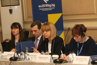 Фандъкова: "Привличането на млади, креативни, добре образовани хора в сферата на образованието е приоритет..."