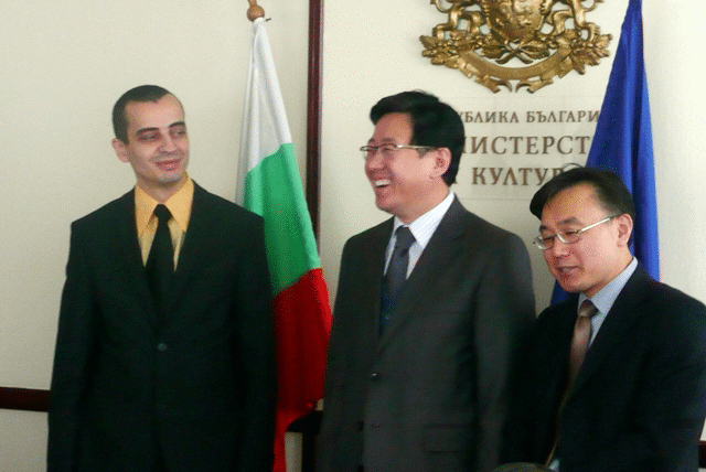 Правителството На Република Корея Предостави Чрез Министерството На Културата 20 Традиционни Национални Костюма На Студентите По Кореистика В Су