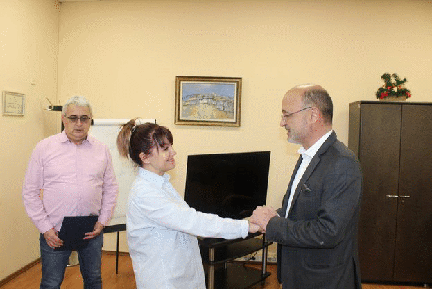 Родилката от Силистра, която по спешност беше транспортирана до София със самолет „Спартан“ в началото на януари, се срещна с министър Меджидиев