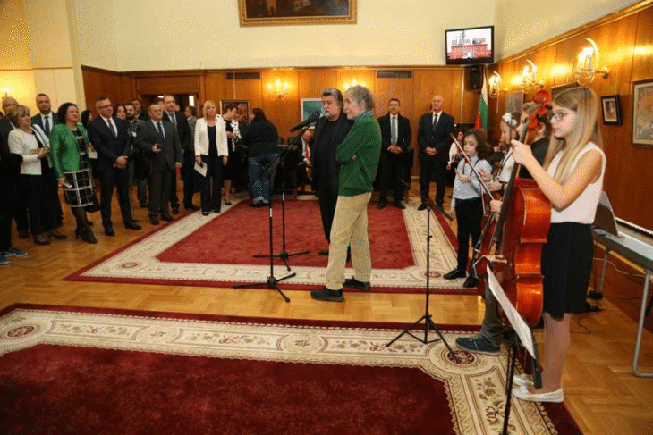 В Народното събрание беше открита изложбата „ЖивКопис“ на известния бургаски художник Живко Иванов