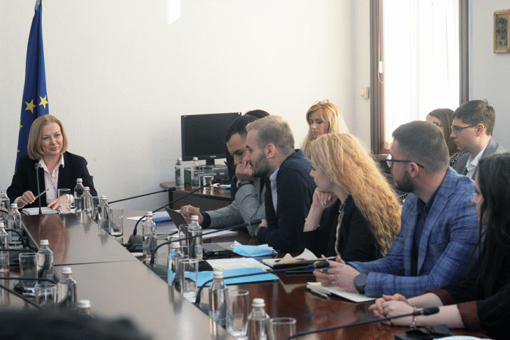 Министър Йорданова организира дискусия със студенти за актуализиране на юридическото образование