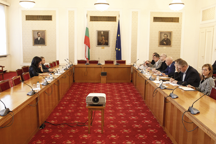 Председателят на Народното събрание Цвета Караянчева се срещна с членове на ръководството на Камарата на строителите