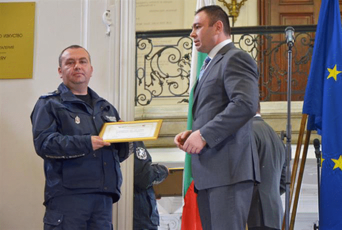 Старши полицай Диян Колев е един от отличените 24-ма достойни българи за 2013 г.