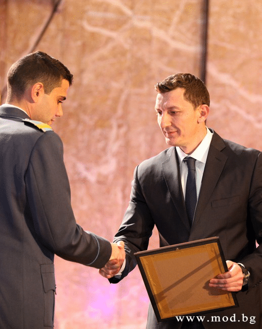 Курсант-старшина Николай Бойчев получи приза „Студент на годината”  категория „Сигурност и отбрана”