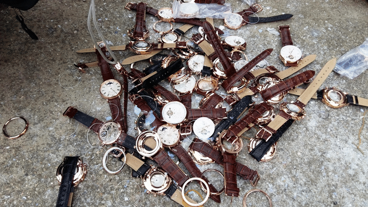 Хиляди фалшиви часовници и играчки бяха унищожени под контрола на Митница Пловдив