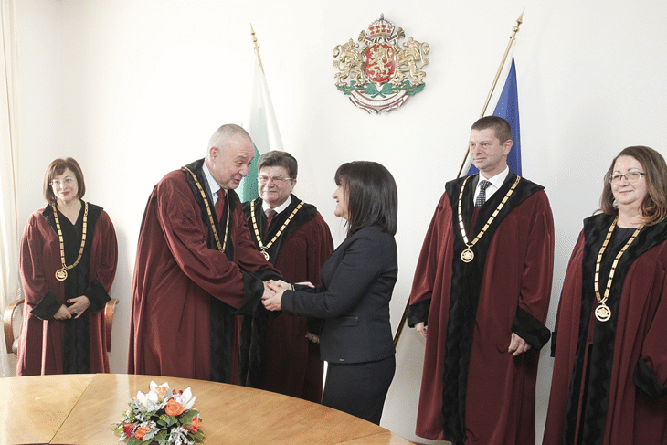 Председателят на Народното събрание Цвета Караянчева присъства на официалната церемония по полагане на клетва на четиримата новоизбрани конституционни съдии