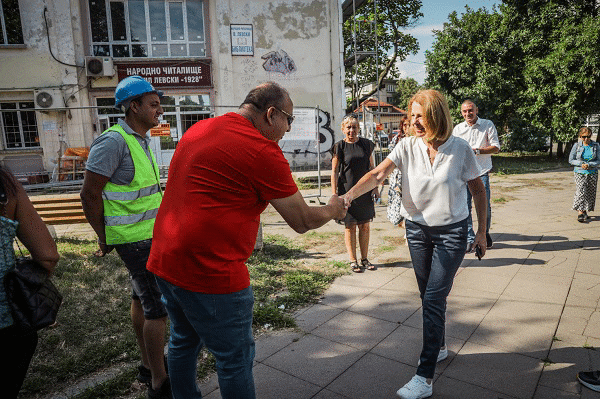Кметът на София Йорданка Фандъкова провери строителните дейности по санирането на НЧ „Васил Левски 1928“ в кв. „Сухата река“