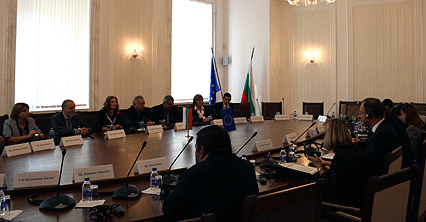 Членовете на Комисията по образованието и науката и на Комисията по въпросите на децата, младежта и спорта се срещнаха с европейския комисар за образование, младеж, култура и спорт Тибор Наврачич Членовете на Комисията по образованието и науката и на Комисията по въпросите на децата, младежта и спорта се срещнаха с европейския комисар за образование, младеж, култура и спорт Тибор Наврачич
