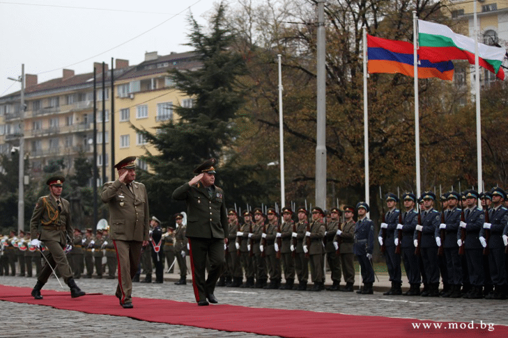 Началникът на отбраната генерал Андрей Боцев обсъди перспективите за разширяване военното сътрудничество с Република Армения с началника на Генералния щаб на Въоръжените сили генерал-лейтенант Артак Давтян