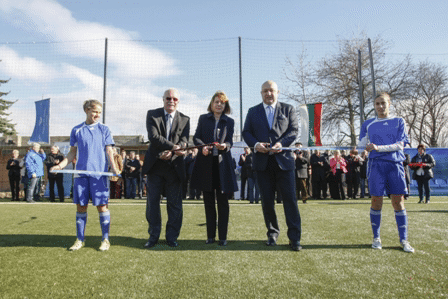 Министър Красен Кралев и кметът на София Йорданка Фандъкова откриха нов стадион в НСА „Васил Левски“