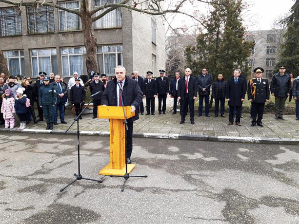 Няма нищо по-важно и по-възвишено от това да защитавате интересите на България и на нейните граждани