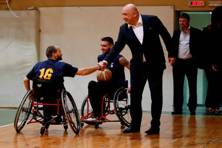 Министър Кралев: Ще закупим спортни колички
на баскетболистите с увреждания