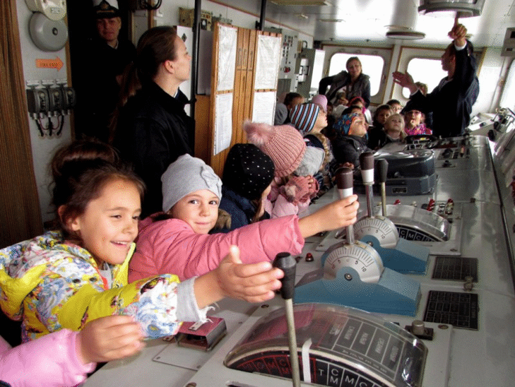 Варненски деца гостуваха във военно формирование от състава на Военноморските сили