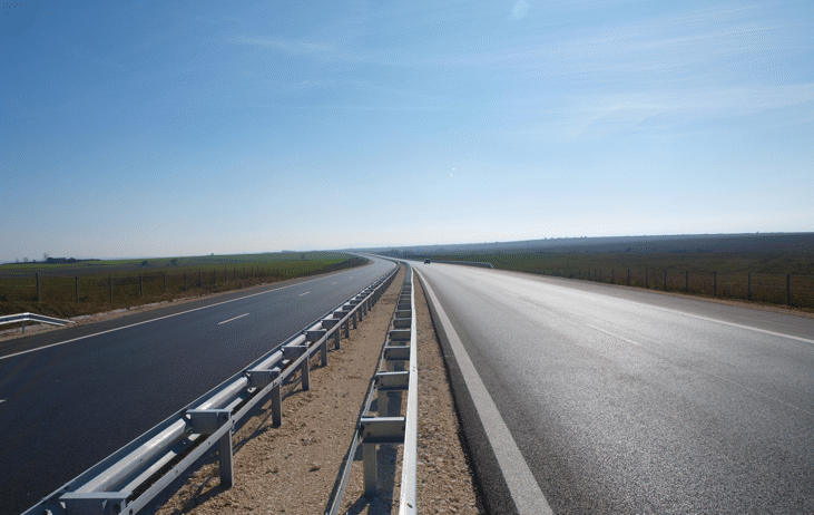 Движението се осъществява само в изпреварващата лента при км 67 в посока София на АМ "Тракия" и при км 46 в посока София на АМ "Хемус"