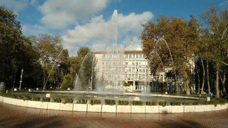 Обвиняем за грабеж с 14 влезли в сила присъди е задържан под стража по искане на Окръжната прокуратура във Варна