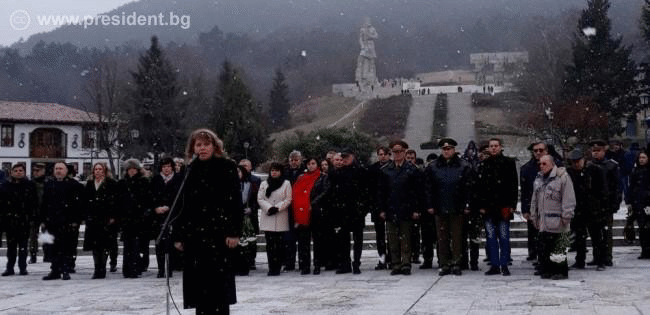 Вицепрезидентът: Днес трябва да разсечем оковите на нищетата, на неправдата и омразата