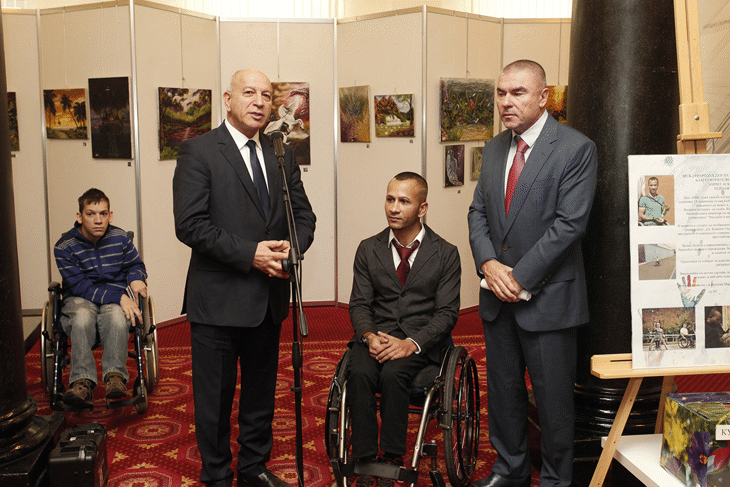 В Народното събрание беше открита благотворителна изложба на параолимпиеца Калин Асенов