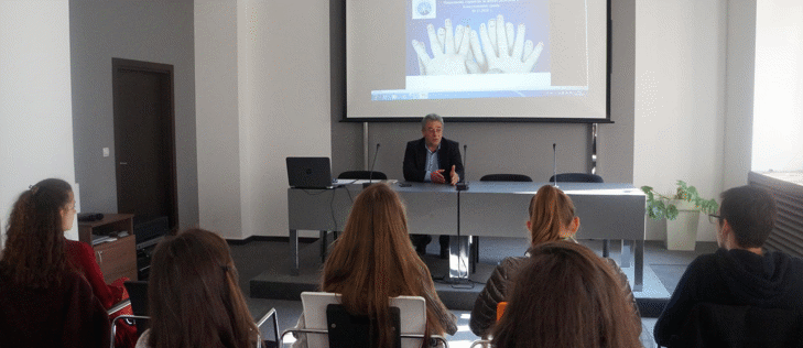 Зам.-председателят на ДАЗД проведе консултативна среща за новата Национална стратегия за детето със студенти от Националната музикална академия