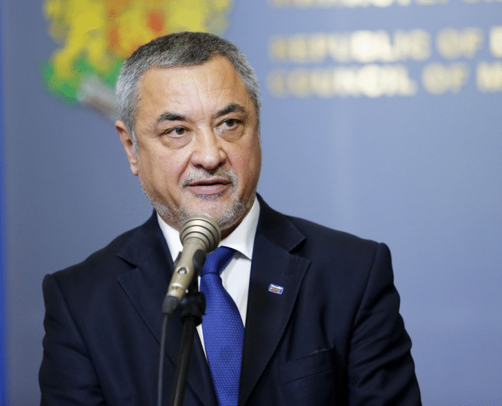 Вицепремиерът Валери Симеонов сезира главния прокурор за разпространена от народния представител Елена Йончева информация, застрашаваща националната сигурност