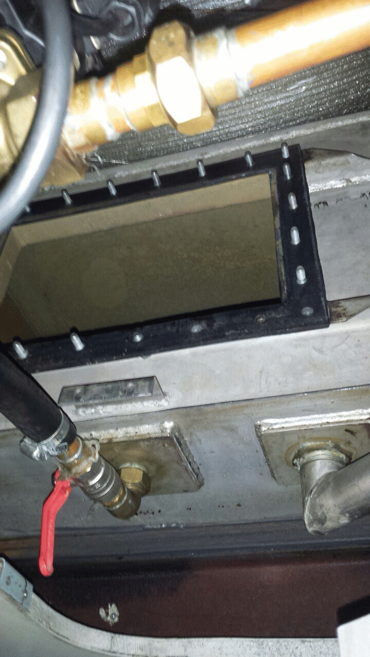 Контрабандни цигари в резервоара за вода на вагон откриха митническите служители на МП ЖП гара Свиленград