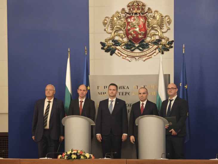 Държавните институции обединяват усилия за изграждане на национална мрежа от зарядни станции за електромобили на жп гарите в страната