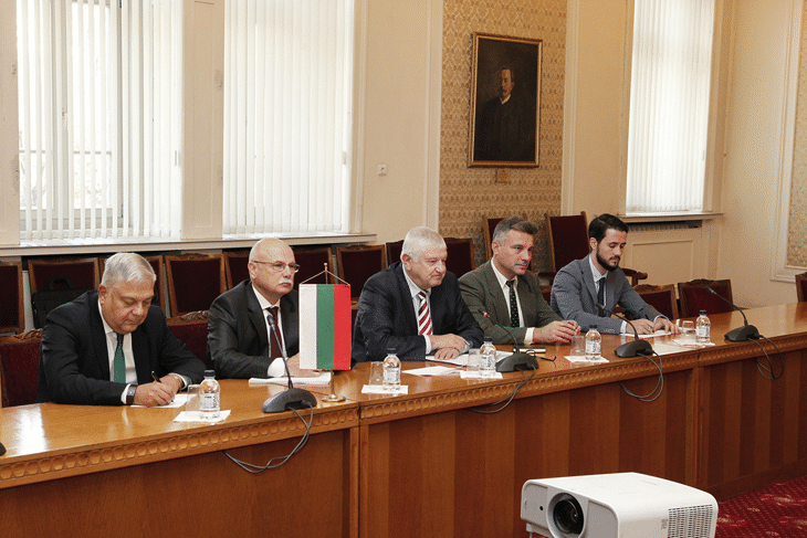 Възможностите за задълбочаване на търговските връзки и за увеличаване на туристическия и културния обмен обсъдиха председателят на Комисията по икономическа политика Петър Кънев и вицепрезидента на Иран Али Асфар Мунесан