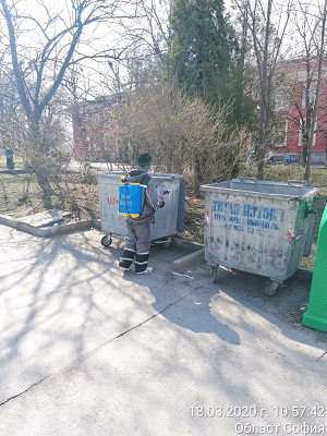 Продължава дезинфекцията на пешеходните подлези, контейнери за отпадъци и миенето на улици в София