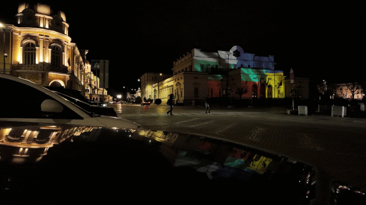 Историческата сграда на българския парламент беше осветена с цветовете на българския и украинския флаг по повод четвъртата годишнина от началото на пълномащабната военна агресия на Русия срещу Украйна