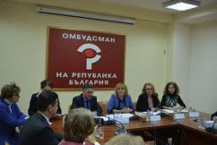 Омбудсманът Мая Манолова представи законопроект за ограничаване на привилегиите на банки и монополисти