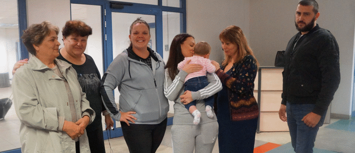 Председателят на ДАЗД посрещна на Летище „София“ 8-месечно българско бебе, изоставено във Великобритания