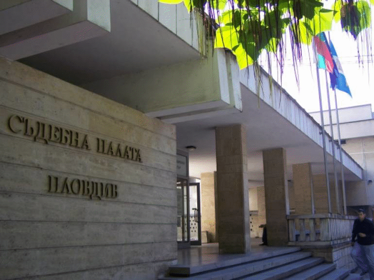 По обвинителен акт на Районна прокуратура-Пловдив двама мъже получиха ефективни наказания „лишаване от свобода“ за побой над полицейски служители