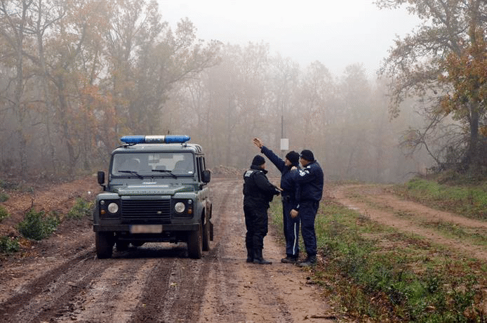 Служители на ГПУ Ново село и РУ Харманли задържаха 13 нелегални имигранти в колата на 26-годишен от Хасково