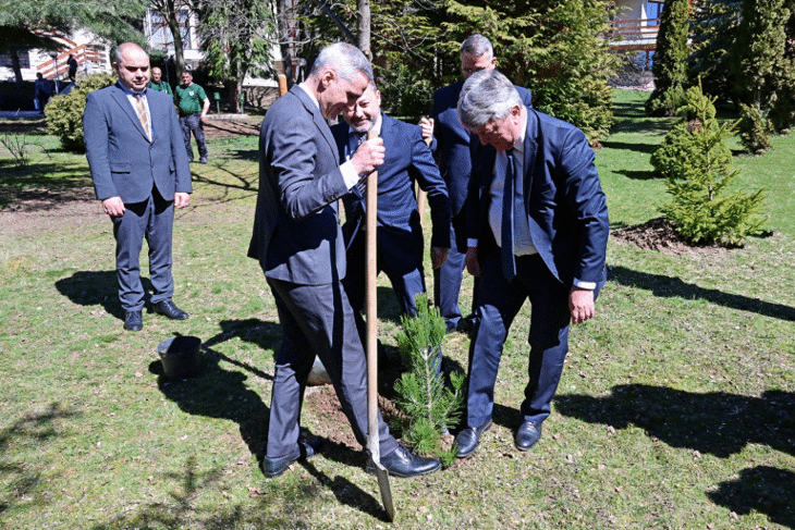 Премиерът Гюров: Опазването на гората е опазване на държавността