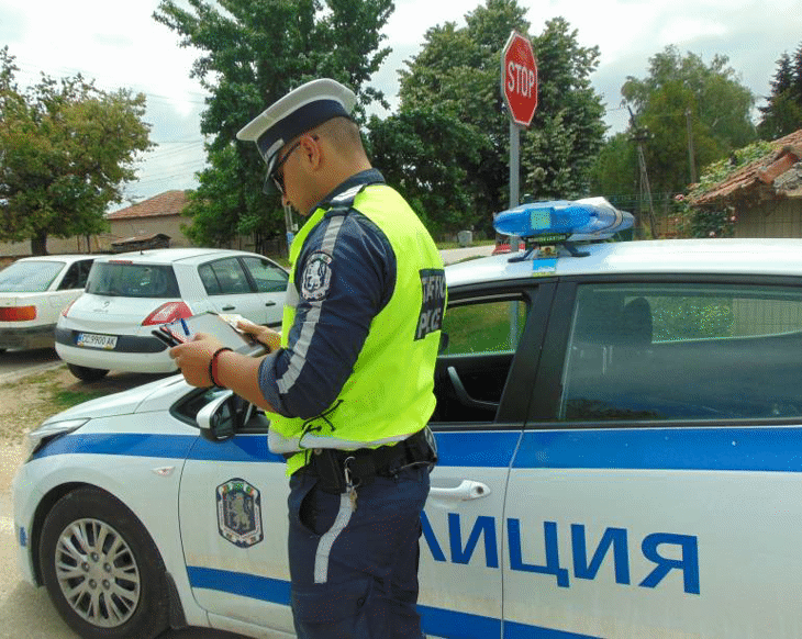 Задържана е жена по време на специализирана полицейска операция срещу битовата престъпност в община Дулово за предложен подкуп на служители на реда