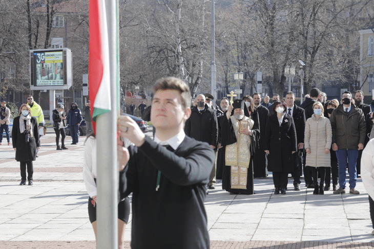 Всеки българин трябва да пази и почита паметта на онези славни наши предци, благодарение на които днес я има България, заяви председателят на Народното събрание Цвета Караянчева в Габрово