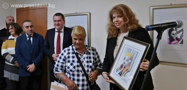 Вицепрезидентът Илияна Йотова подкрепи третата самостоятелна изложба на Фанка Борисова Вицепрезидентът Илияна Йотова подкрепи третата самостоятелна изложба на Фанка Борисова