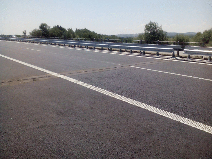 Временно движението е в една лента при км 177 в посока Бургас на АМ "Тракия"