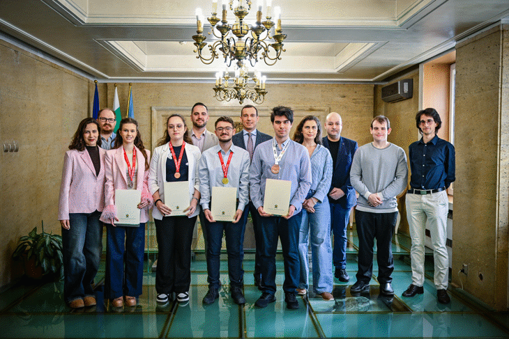 Васил Терзиев награди медалисти от международни олимпиади по природни науки